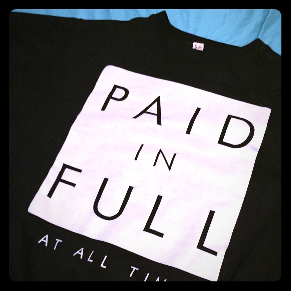 Nice graphic sweater. Like new